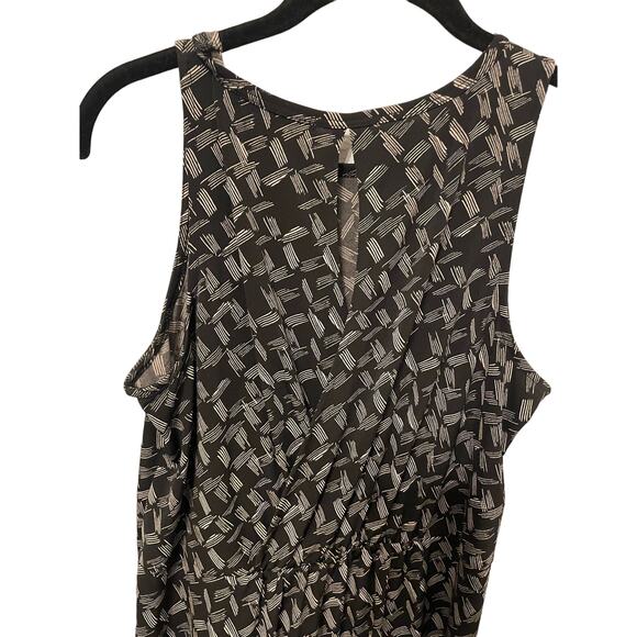 Banana Republic Black and White Sleeveless Geometric Tank Top - Size Small - Picture 4 of 4